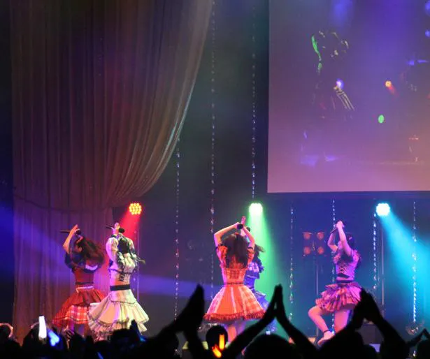 「TOKYO IDOL PROJECT × @JAMニューイヤープレミアムパーティ2021」のNewYear Stageに出演したFES☆TIVE