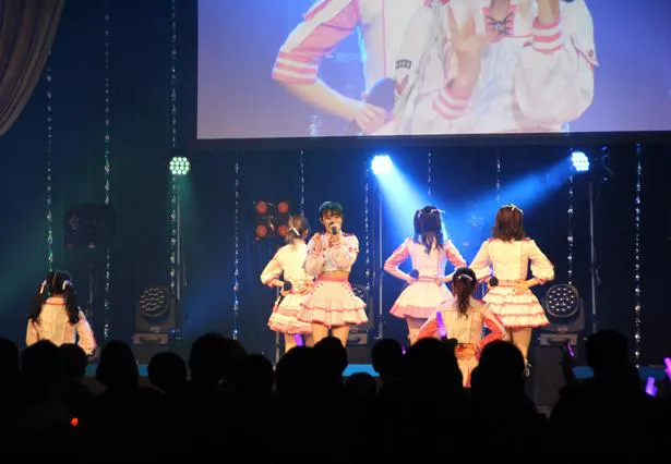 「TOKYO IDOL PROJECT × @JAMニューイヤープレミアムパーティ2021」のNewYear Stageに出演したMyDearDarlin'