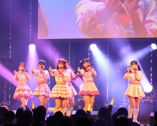 「TOKYO IDOL PROJECT × @JAMニューイヤープレミアムパーティ2021」のNewYear Stageに出演したMyDearDarlin'