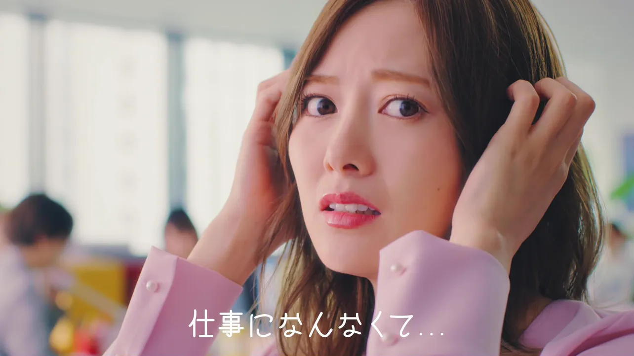 HENNGE「HENNGE One」新TVCM「困っちゃうナ」篇シーンカット