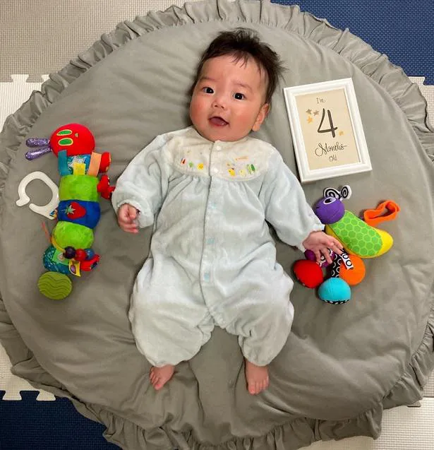 【写真を見る】ニッチェの江上敬子は“とっちゃん”こと愛息が生後4カ月を迎えたことを報告