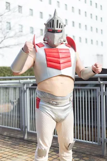 ロビンマスクの鎧、10万円超えの特注品 「他がしないレアキャラをする」ベテランレイヤーの気骨