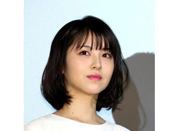 画像 浜辺美波 菅野美穂 ミニブタを抱えほほ笑む姿がまさに 天使 かわいいが渋滞 美人母娘 11 11 Webザテレビジョン