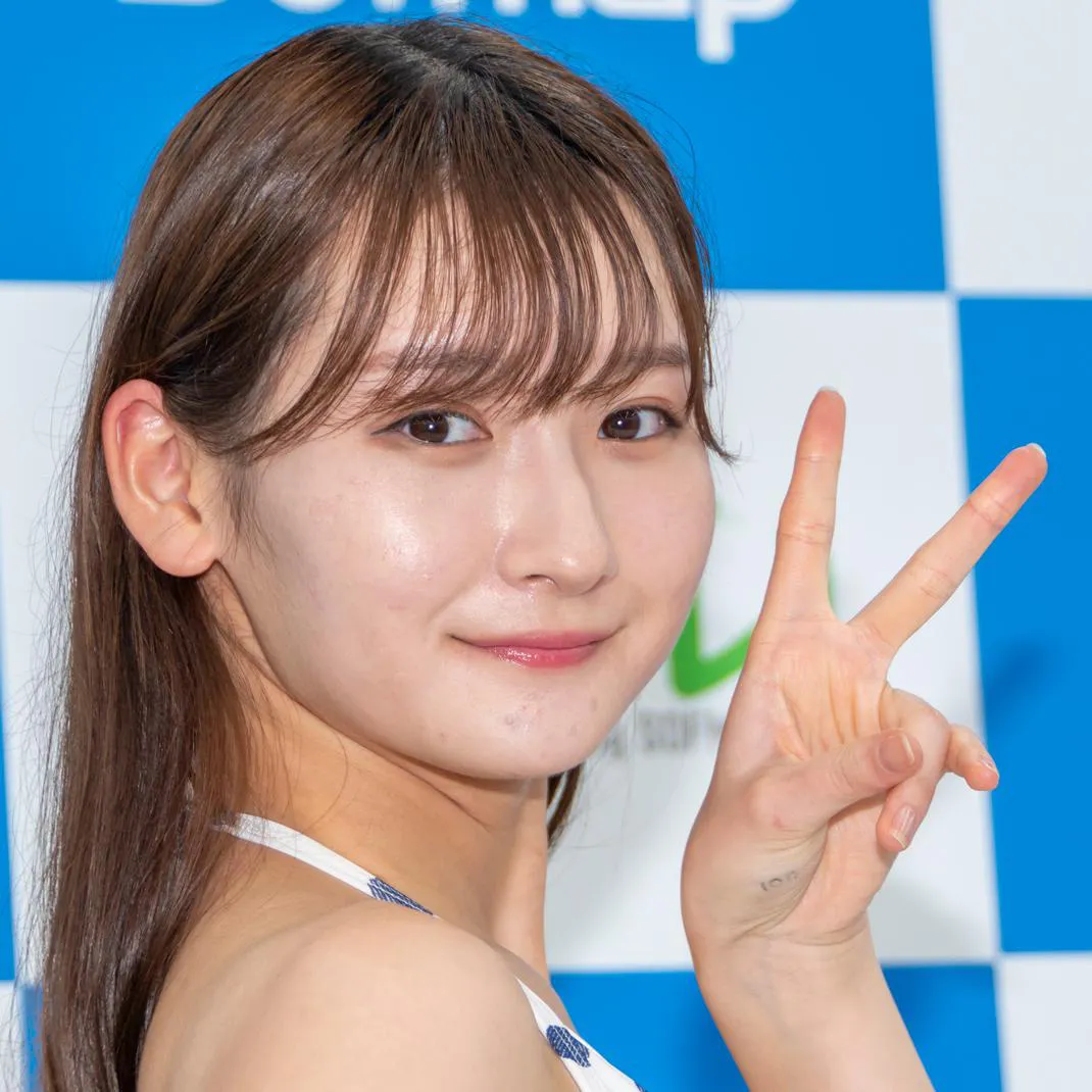 グラビアアイドルの近藤あさみがインタビューに応じた