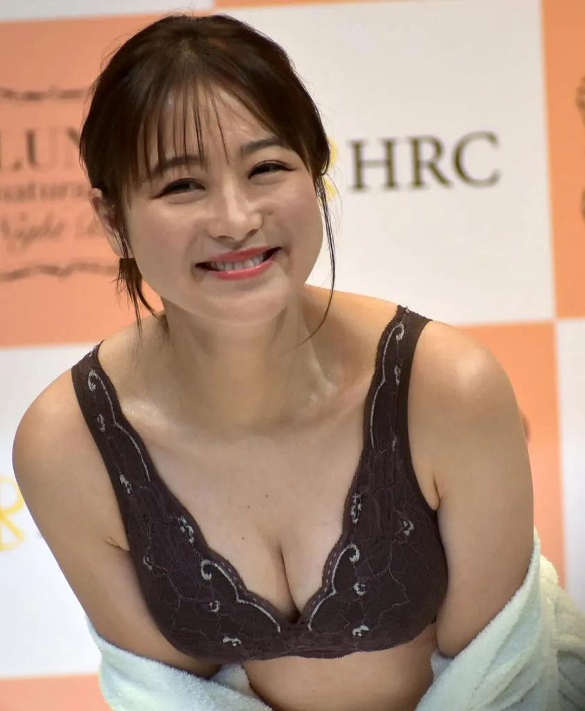 画像・写真 鈴木奈々「AカップからCカップになって笑顔増えた」ステージ上で“おっぱいマッサージ”も実演(7/50) | WEBザテレビジョン