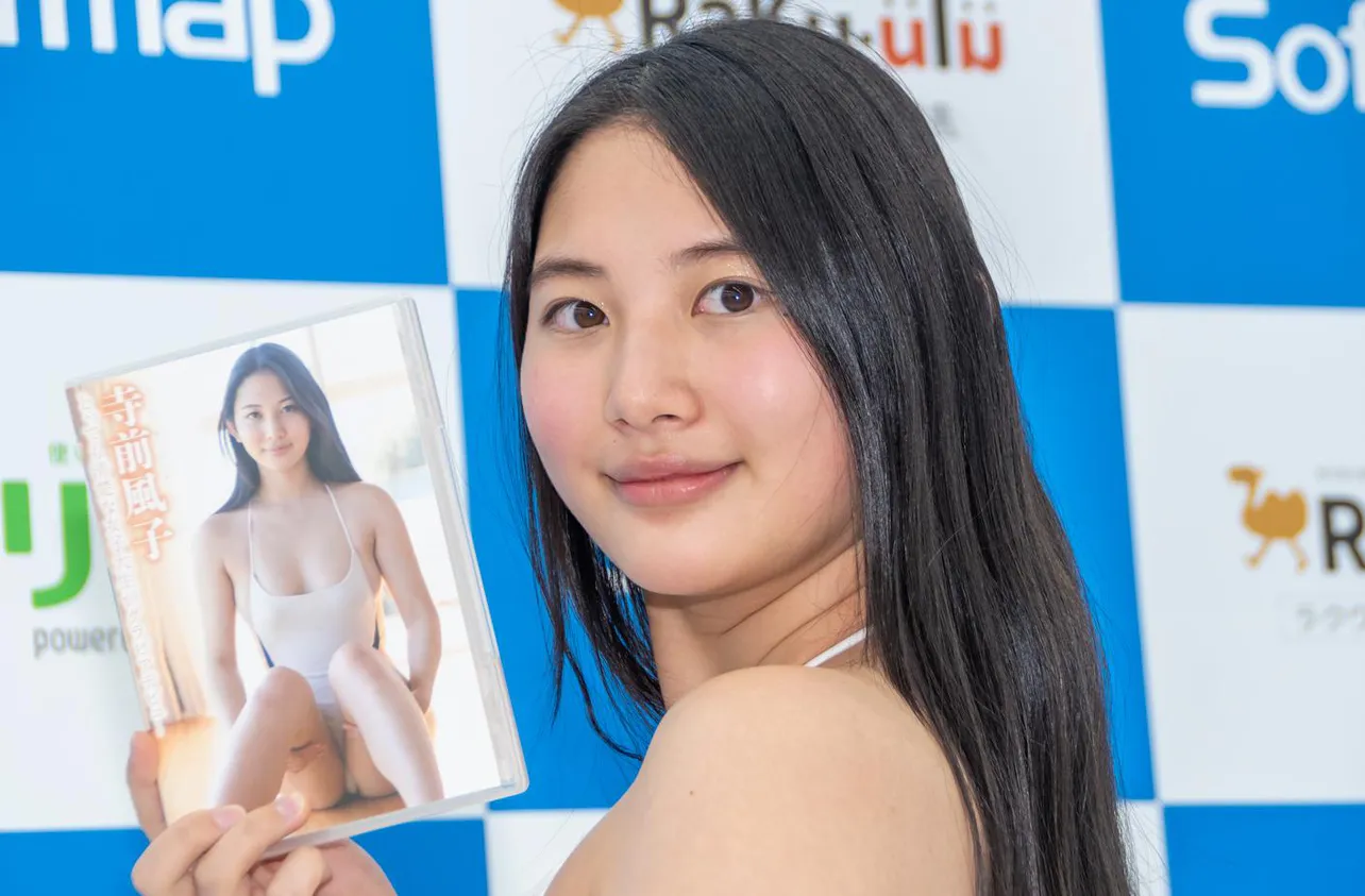 グラビアアイドル寺前風子がインタビューに応じた