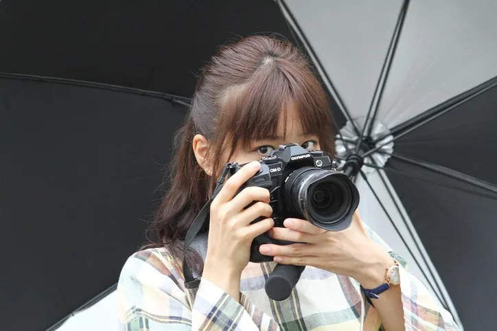 深川麻衣 撮影の合間も カメラマン っぷりを発揮 癒しのメーキング写真公開 おもいで写眞 Webザテレビジョン