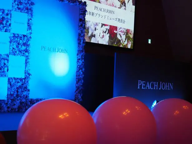 「PEACH JOHN 2021年新ブランドミューズ発表会」会場の様子