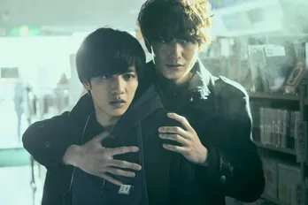 宇垣美里＆山田裕貴＆伊沢拓司らから感想コメント到着　岡田将生×志尊淳「さんかく窓の外側は夜」