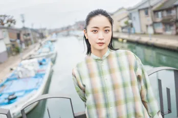 深川麻衣の最新撮り下ろし写真満載! 主演映画「おもいで写眞」オフィシャルブックが発売