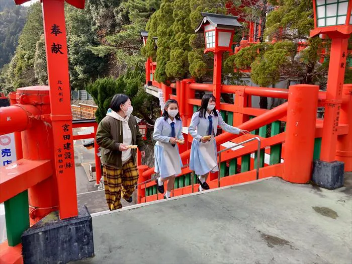 大谷、峯吉、近藤が、願望が成就する神様としても名高い島根・津和野町にある神社へ