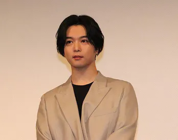 千葉雄大、“爆イケ”スーツ姿を公開！　間宮祥太朗からの称賛に「褒めてもらえたぁ　じじぃうれぴ」