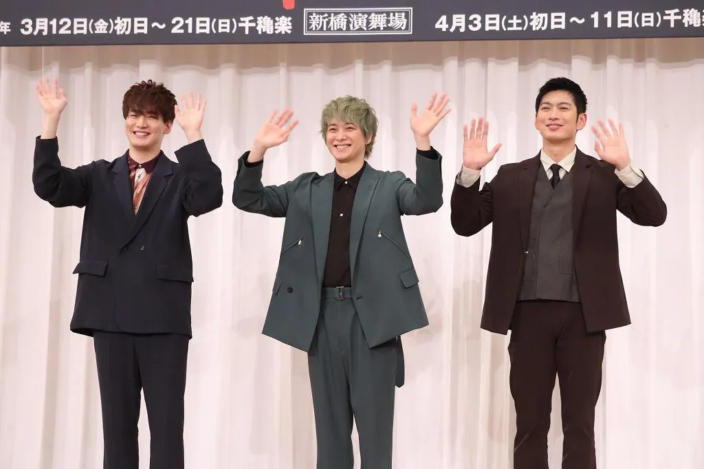 【写真を見る】戸塚祥太、松田悟志、そして冨岡健翔がニッコリ笑顔で手を振る