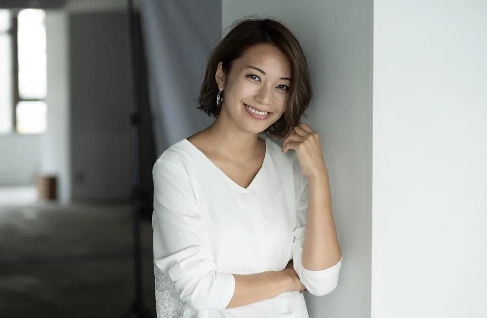 恋愛ドラマに登場するファッションの監修を務める、スタイリストの小山田沙織