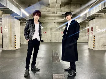 赤楚衛二&川上洋平の“クール”なオフショット公開!赤楚は人気バンドのボーカル役で出演<ウチカレ>