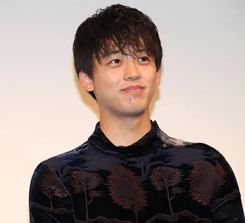 竹内涼真、ゾンビとの集合SHOTにファン「ゾンビリアルすぎる」「涼真くんが襲われるー!」<きみセカ>