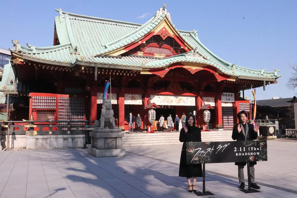 【写真を見る】神田明神で“除災招福”の祈願をした北川景子＆中村倫也