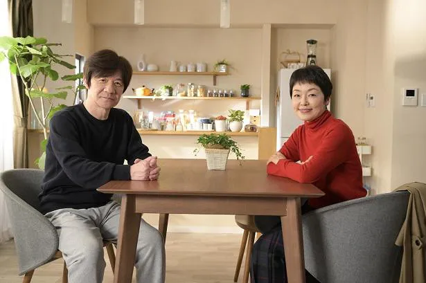 「LIFE！」のコントで夫婦役を演じる内村光良と小林聡美