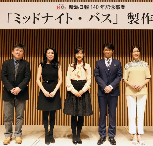 製作発表会見に登壇した竹下昌男監督、音楽・川井郁子、小西真奈美、原田泰造、山本未來(左から)