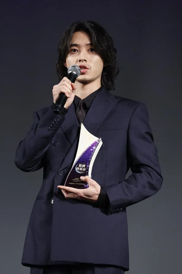 「WEIBO Account Festival in Tokyo 2020」授賞式に登場した山崎賢人