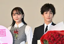 岩田剛典、人生初！108本のバラの花束に驚き「すごいズッシリ！　予想以上に重いですよ」