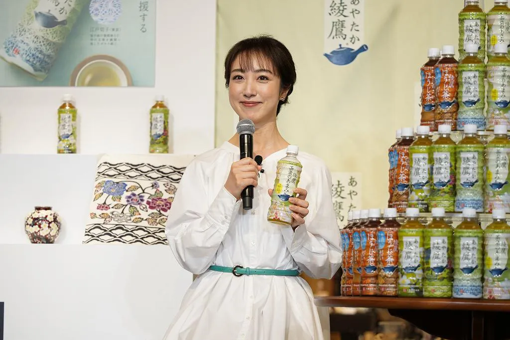 川田裕美が緑茶ブランド「綾鷹 伝統工芸支援ボトル」発売記念PRイベントに登場した