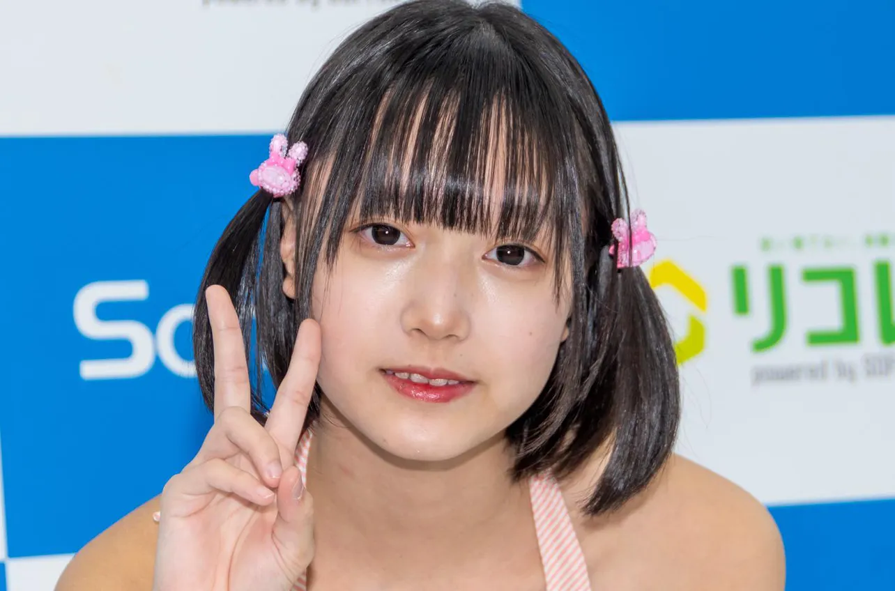 インタビュー取材に応じたグラビアアイドル夢月ゆのん