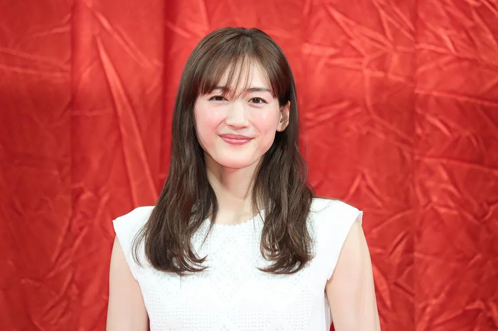 元特殊工作員でちょっとセレブな専業主婦・菜美を演じる綾瀬はるか