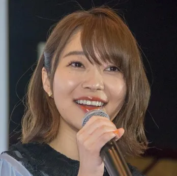 指原莉乃、恋人との日常風景を告白「こうなってキスをしたりするじゃないですか」