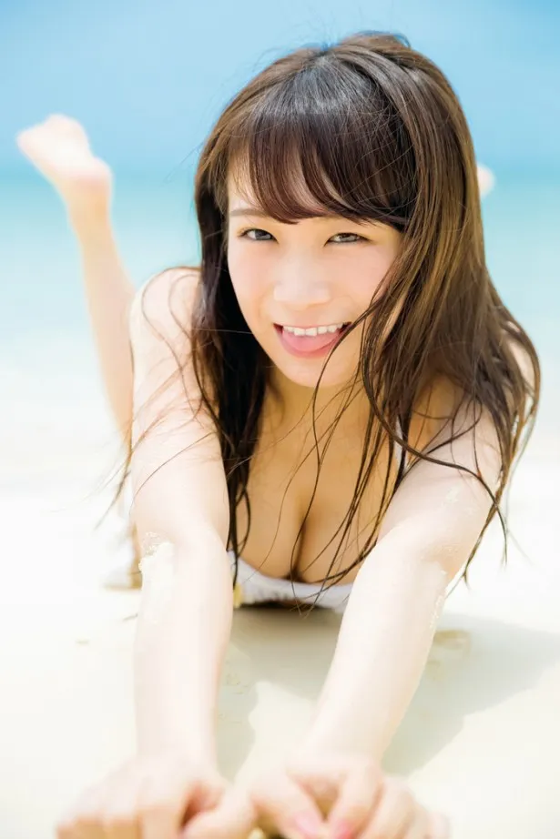 乃木坂46・秋元真夏のソロ写真集は笑顔がいっぱい！ | WEBザテレビジョン