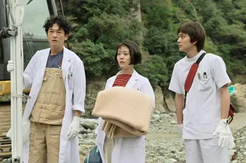 井浦新“朔”のつらい過去を“聞かない”仲間たちが温かかった＜にじいろカルテ＞