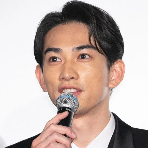 町田啓太 かわい過ぎる 星 ポーズに世界中から反響殺到 癒されました 何をしても尊い 芸能ニュースならザテレビジョン