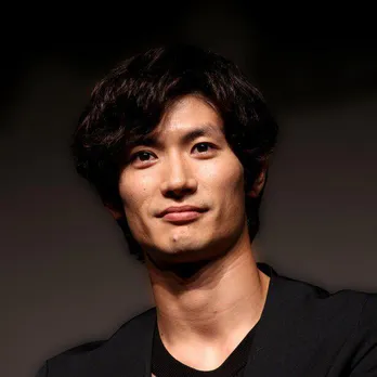 三浦春馬さんの“自然体”を切り取ったオフショットに反響「とってもいい表情」「温かい気持ちになりました」