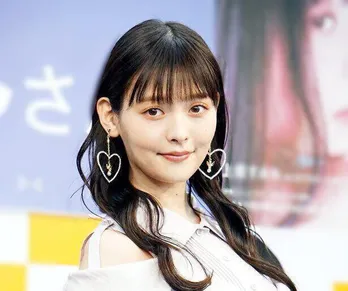 上坂すみれ、“バレンタインデーSHOT”に「天使」「赤いセーター似合ってる」と反響