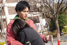 浜辺美波“空、母・菅野美穂“碧”と他人だと知りショックを受ける…助けを求めて向かった先は岡田健史“光”だった