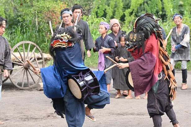 画像 青天を衝け 吉沢亮 栄一 と 子役栄一 が獅子で舞い踊る ペリー来航で物語は激動の時代へ 2 10 Webザテレビジョン