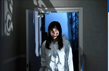 綾瀬はるか“日高”の防護服姿が再び…日高が“人を殺す日”の共通点に迫る<天国と地獄>