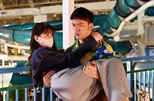 長瀬智也“寿一”、戸田恵梨香“さくら”の「抱いて」に応える! 観山家は旅先でダンスを披露<俺の家の話>