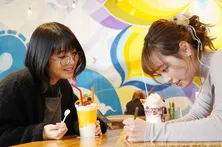 ＜ウチカレ＞“サリー”福原遥のふんわり優しい世界に浜辺美波メロメロ「可愛くて可愛いです」