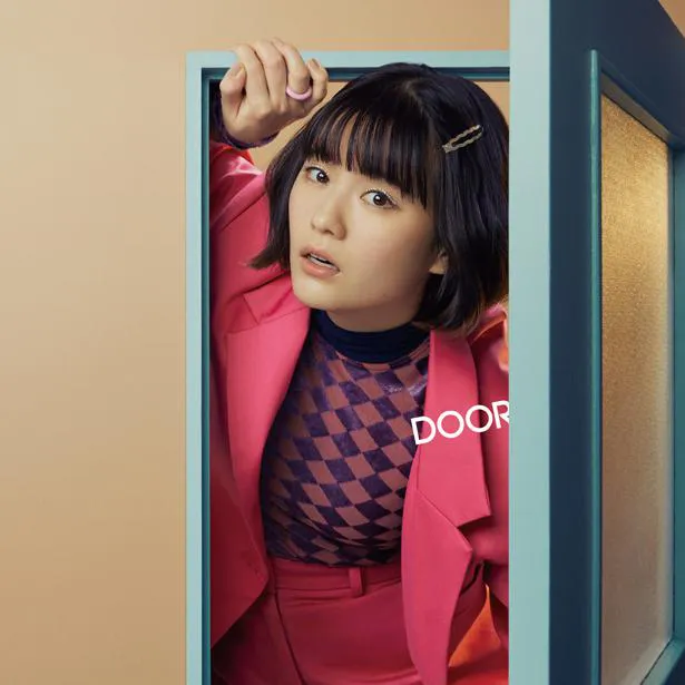 【写真を見る】解禁となったオリジナルアルバム『DOOR』の最新ビジュアル