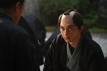 <青天を衝け>吉沢亮“栄一”が鋭い視線で激怒!草なぎ剛“慶喜“と堤真一“円四郎”の運命の出会いも