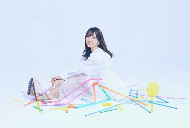NEW SINGLE「ReSTARTING!!」のジャケットデザインと新アーティスト写真を公開した声優の愛美
