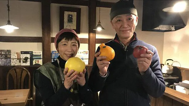 埼玉・飯能市の粕谷幸平さんと、妻の康子さん