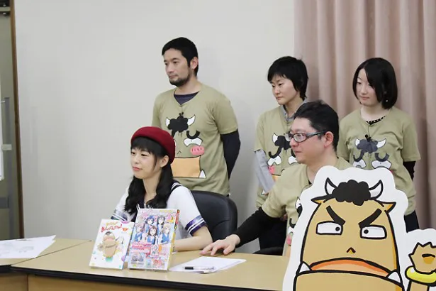 徳井は、自身が手掛ける4コマ漫画「まけるな!! あくのぐんだん！」のアニメ化決定を受け、さらなるヒットを目指してナイツにプロデュースを依頼