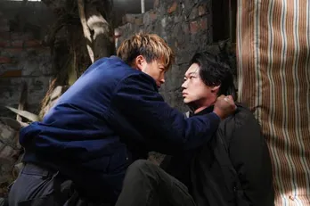 竹内涼真“響”、島を明け渡せと迫る笠松将“等々力”に激しい怒りを爆発させる…!!<君と世界が終わる日に>