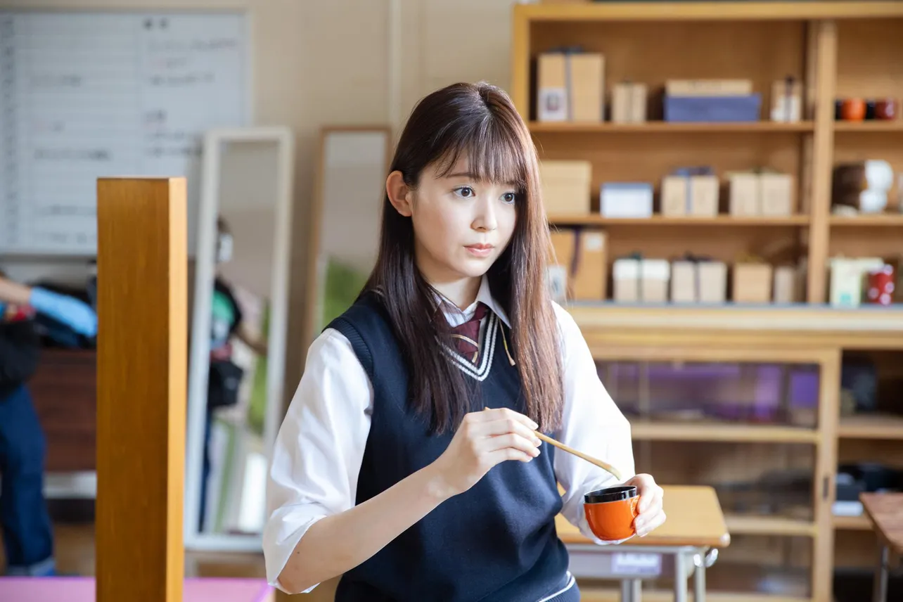 「お茶にごす。」で茶道部の部長・姉崎奈緒美を演じる久間田琳加