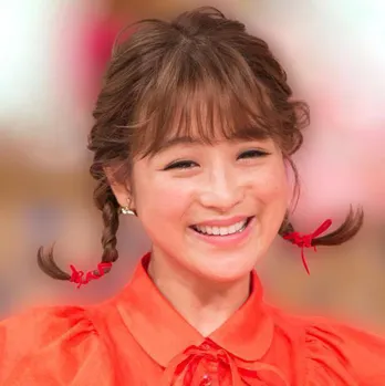 鈴木奈々、“原型とどめてない(笑)”パンストSHOTに反響「顔が別人」「最高!」