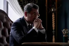 ＜華麗なる一族＞万俵家や阪神銀行の豪華絢爛なセットが初お目見え！　スリリングな場面写真が公開