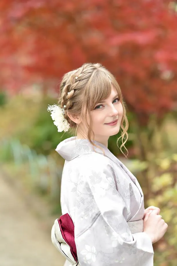 画像・写真 “美人すぎるオランダ人YouTuber”エラ・フレイヤ、メイド服