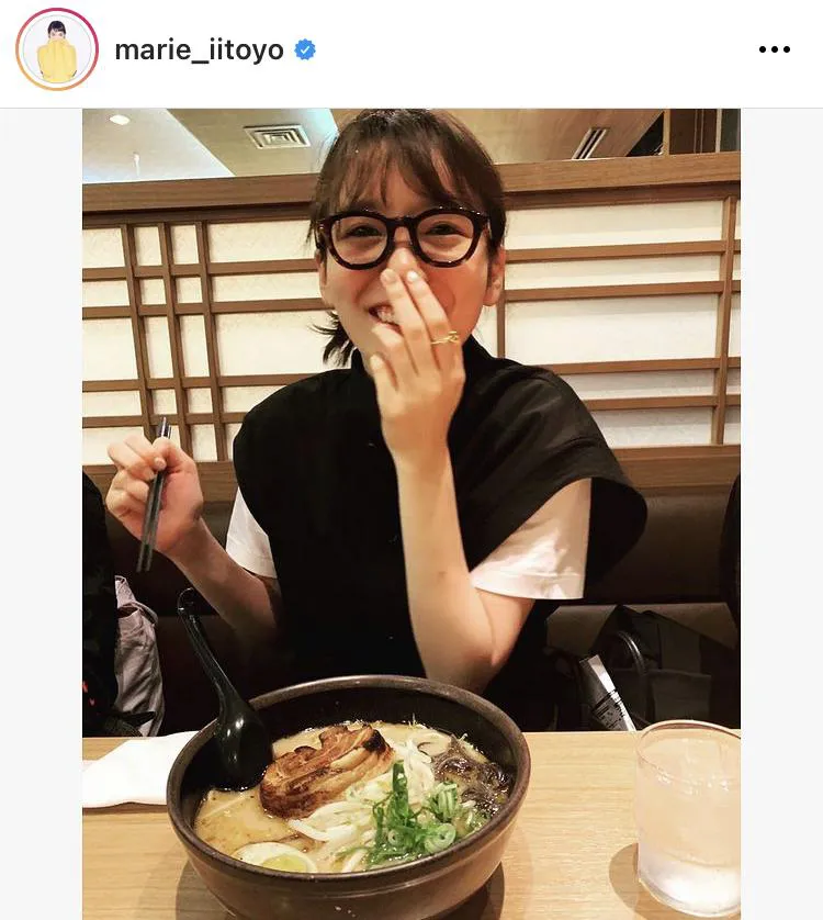 ※画像は飯豊まりえ(marie_iitoyo)公式Instagramのスクリーンショット